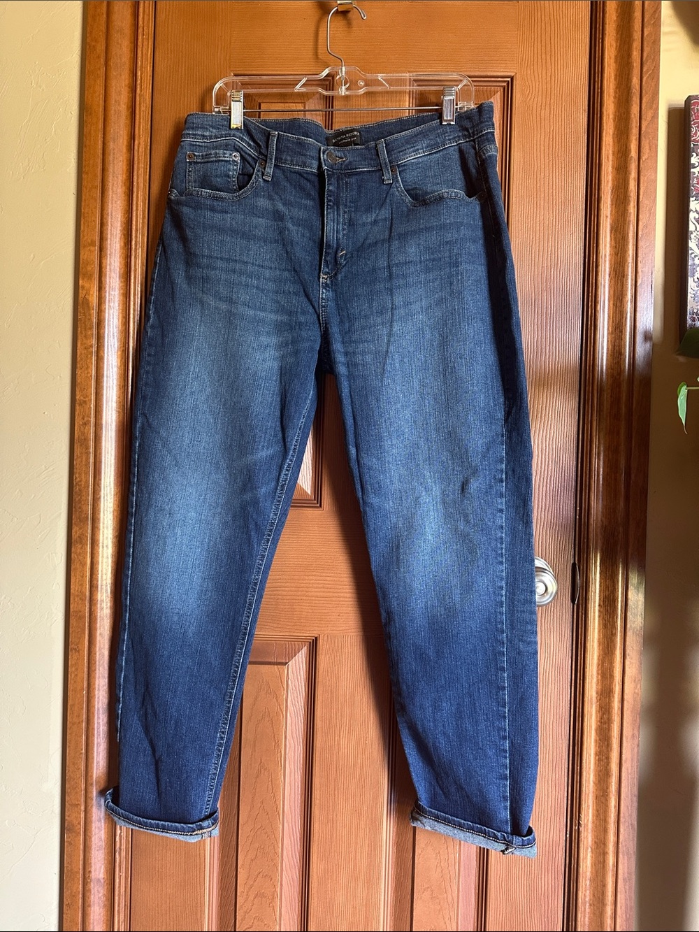 Banana Republic Girlfriend Mid-Rise Jean, size 14 - Picture 6 of 10